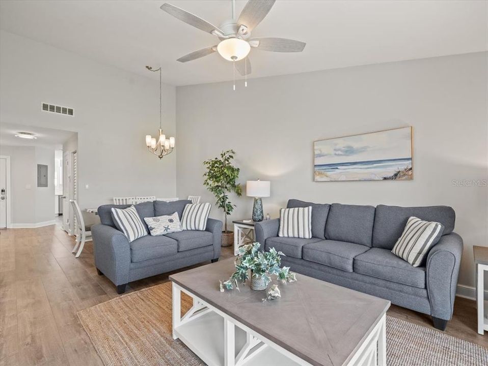 В аренду: $4,000 (2 спален, 2 ванн, 1070 Квадратных фут)