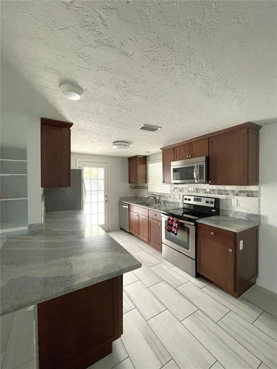 出租: $2,500 (2 贝兹, 2 浴室, 1491 平方英尺)