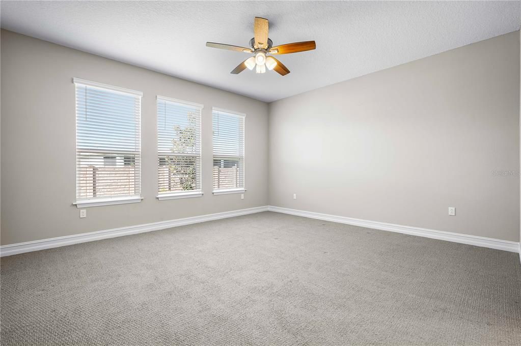 For Sale: $550,000 (3 beds, 3 baths, 2659 Square Feet)