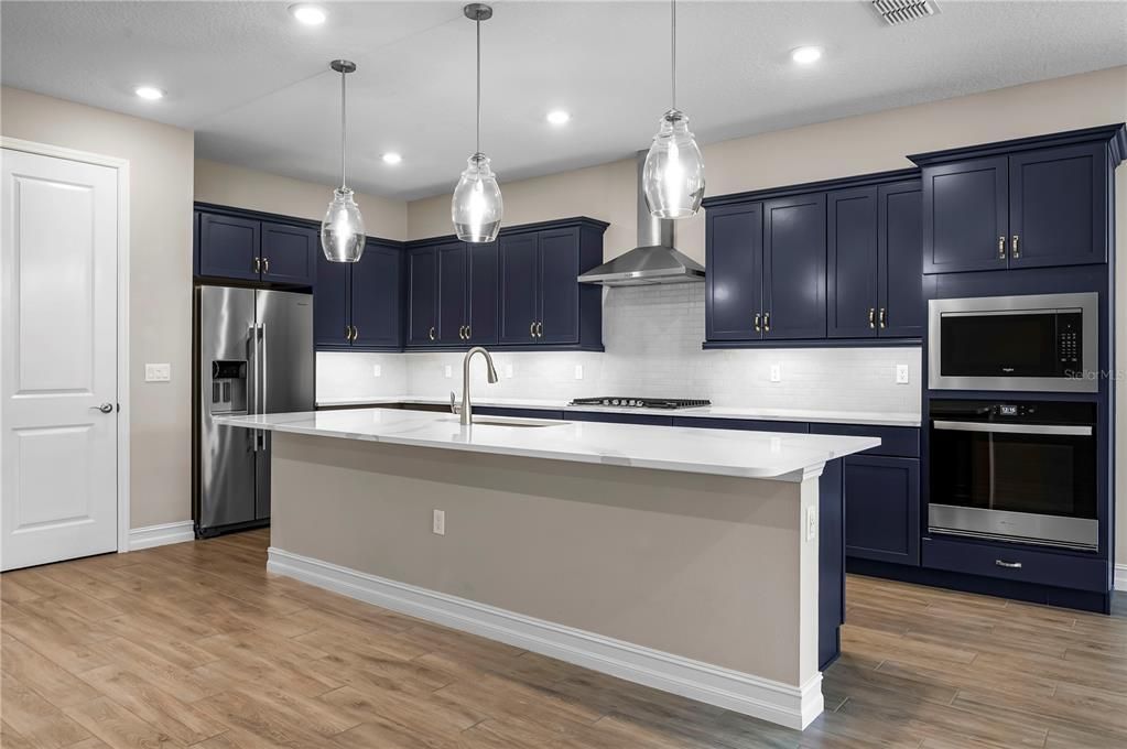 For Sale: $550,000 (3 beds, 3 baths, 2659 Square Feet)