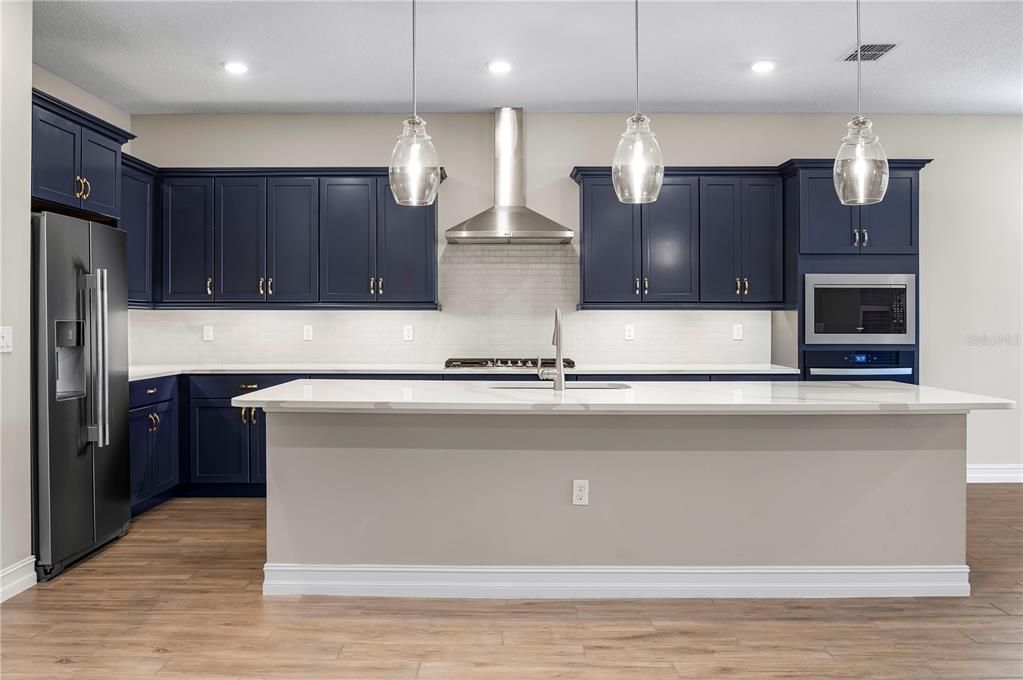 For Sale: $550,000 (3 beds, 3 baths, 2659 Square Feet)