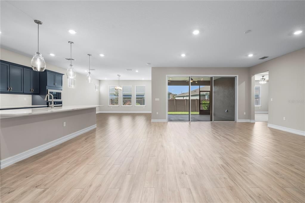 For Sale: $550,000 (3 beds, 3 baths, 2659 Square Feet)