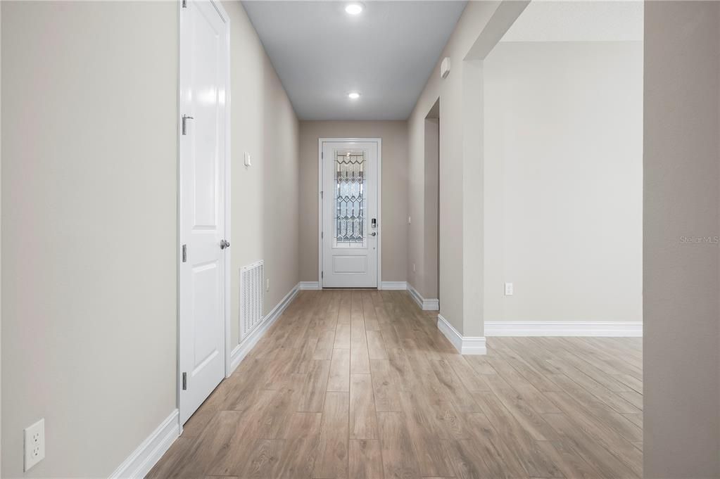 For Sale: $550,000 (3 beds, 3 baths, 2659 Square Feet)