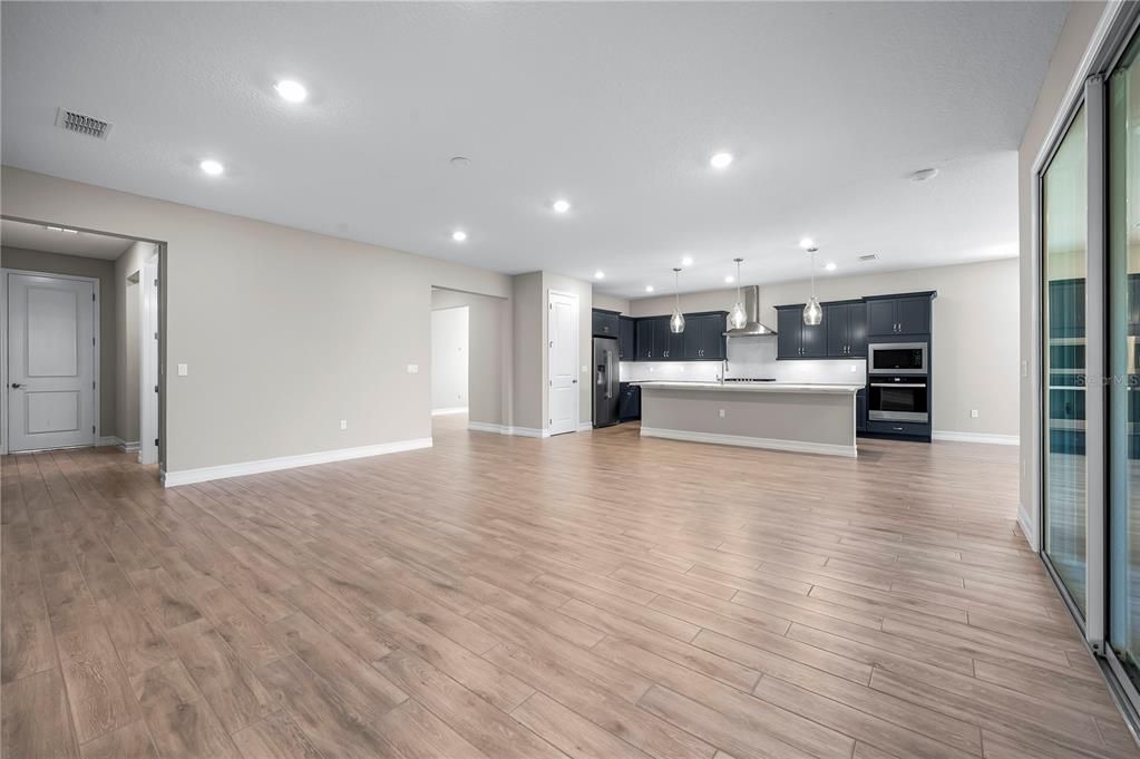 For Sale: $550,000 (3 beds, 3 baths, 2659 Square Feet)