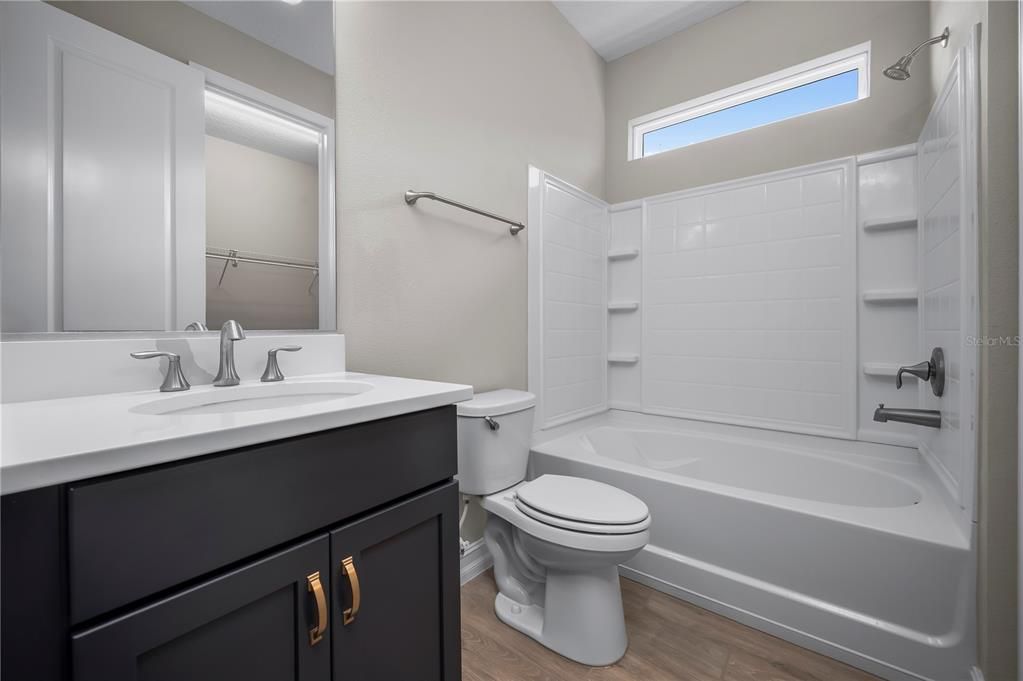 For Sale: $550,000 (3 beds, 3 baths, 2659 Square Feet)