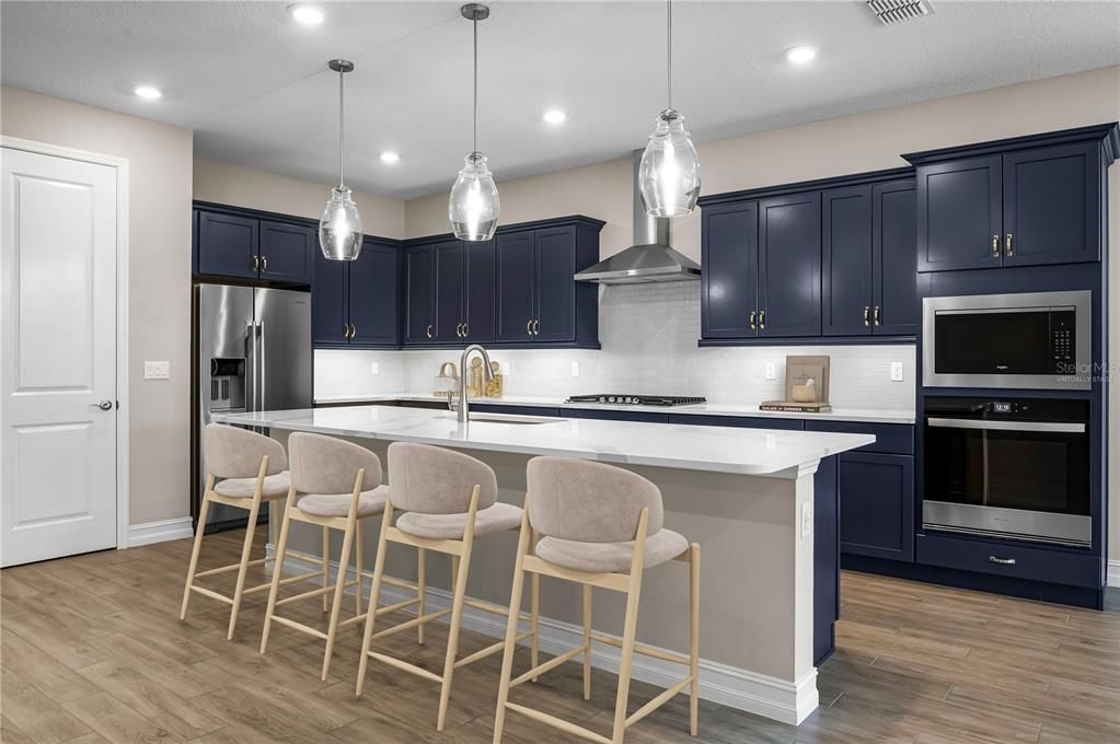 For Sale: $550,000 (3 beds, 3 baths, 2659 Square Feet)