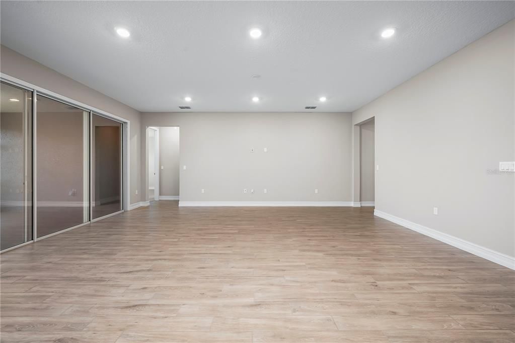 For Sale: $550,000 (3 beds, 3 baths, 2659 Square Feet)