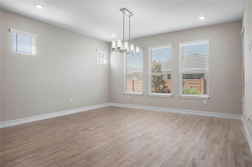 For Sale: $550,000 (3 beds, 3 baths, 2659 Square Feet)