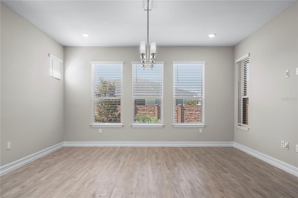 For Sale: $550,000 (3 beds, 3 baths, 2659 Square Feet)