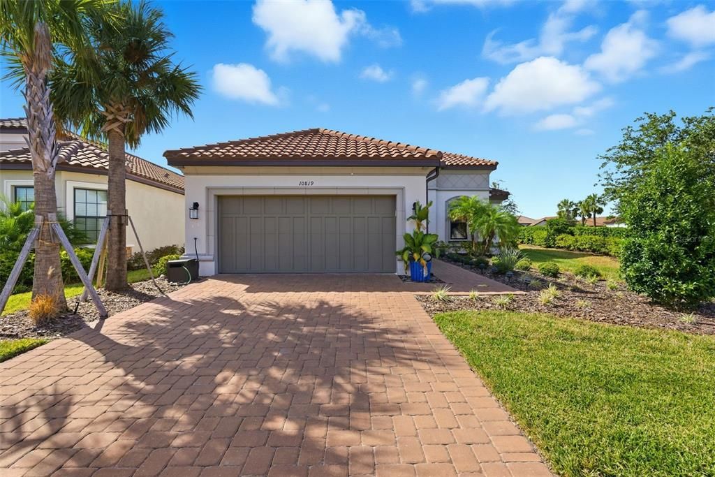 For Sale: $824,900 (3 beds, 3 baths, 2175 Square Feet)