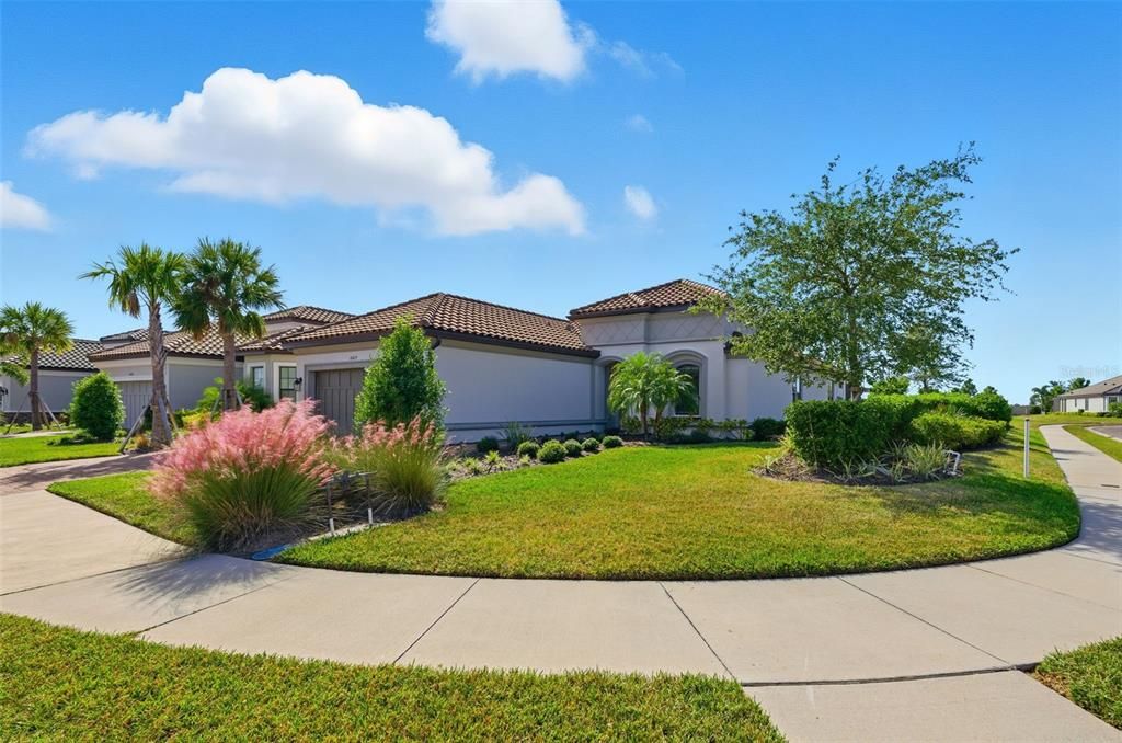 For Sale: $824,900 (3 beds, 3 baths, 2175 Square Feet)