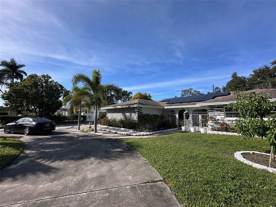 For Rent: $3,450 (3 beds, 2 baths, 2075 Square Feet)