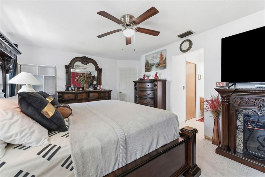 For Rent: $3,450 (3 beds, 2 baths, 2075 Square Feet)