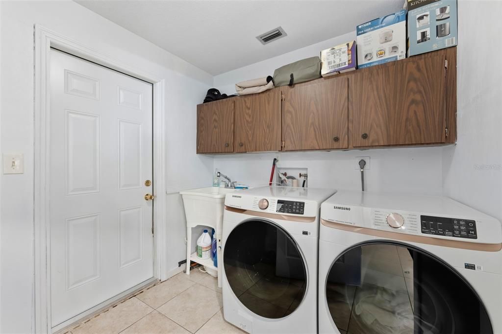 For Rent: $3,450 (3 beds, 2 baths, 2075 Square Feet)