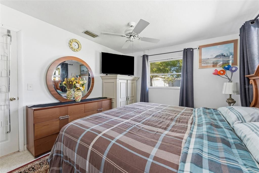 For Rent: $3,450 (3 beds, 2 baths, 2075 Square Feet)