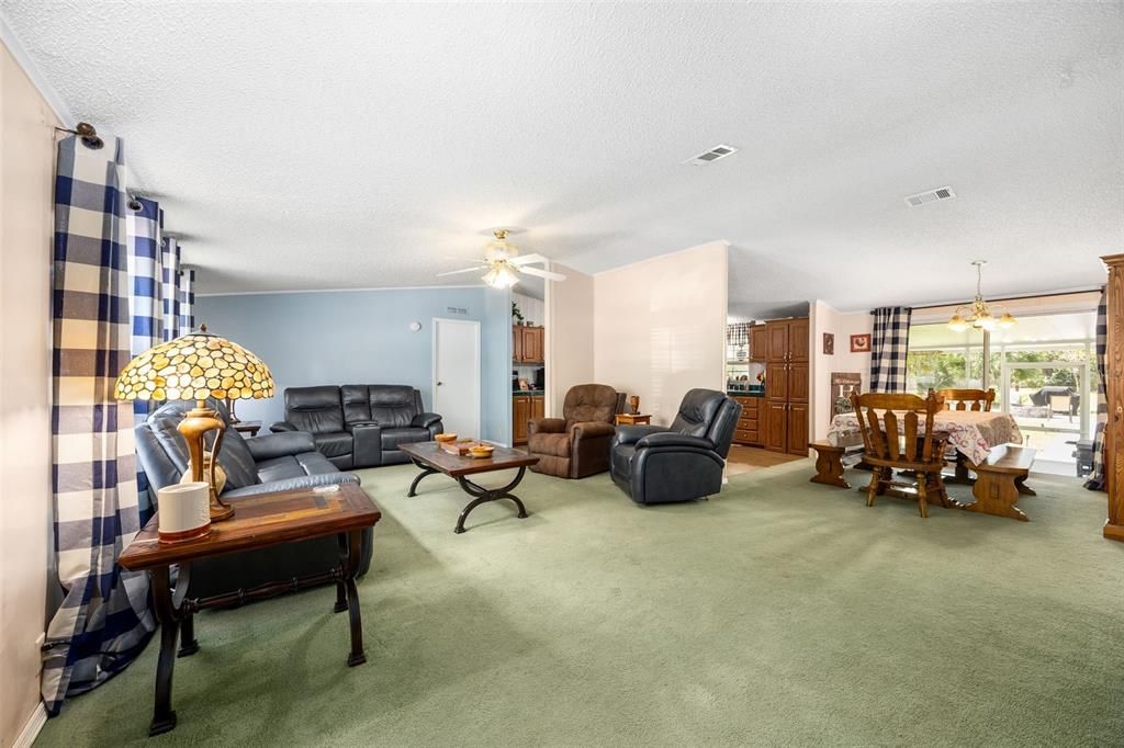 Active With Contract: $225,000 (3 beds, 2 baths, 1512 Square Feet)