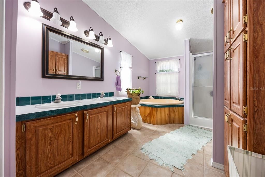 Active With Contract: $225,000 (3 beds, 2 baths, 1512 Square Feet)