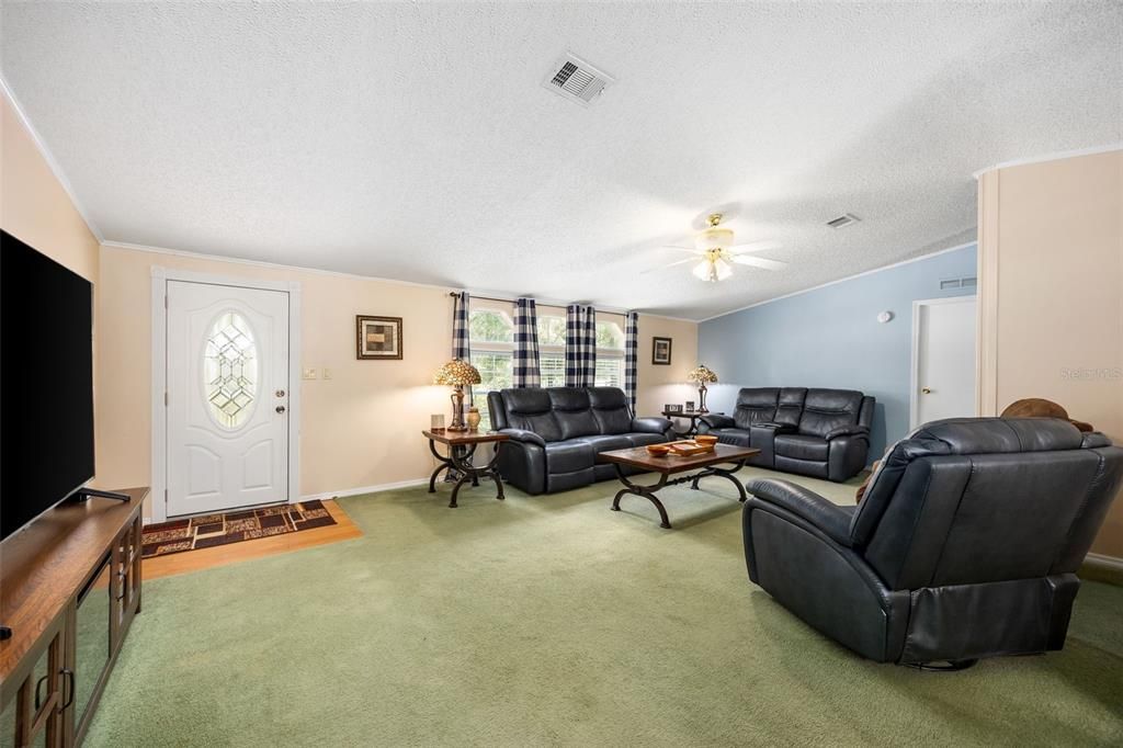 Active With Contract: $225,000 (3 beds, 2 baths, 1512 Square Feet)