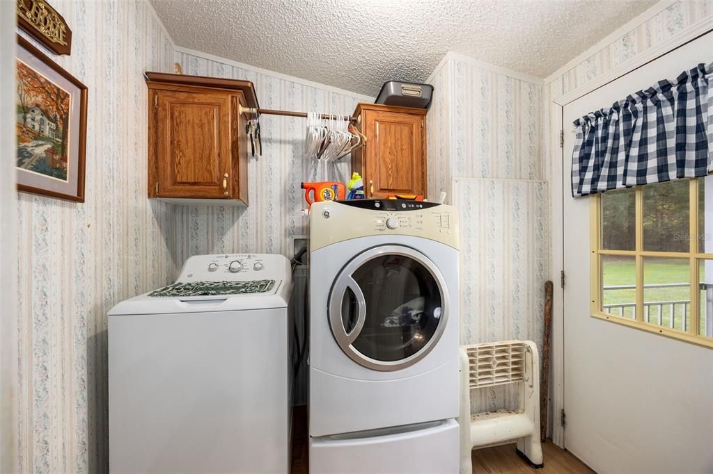 Active With Contract: $225,000 (3 beds, 2 baths, 1512 Square Feet)