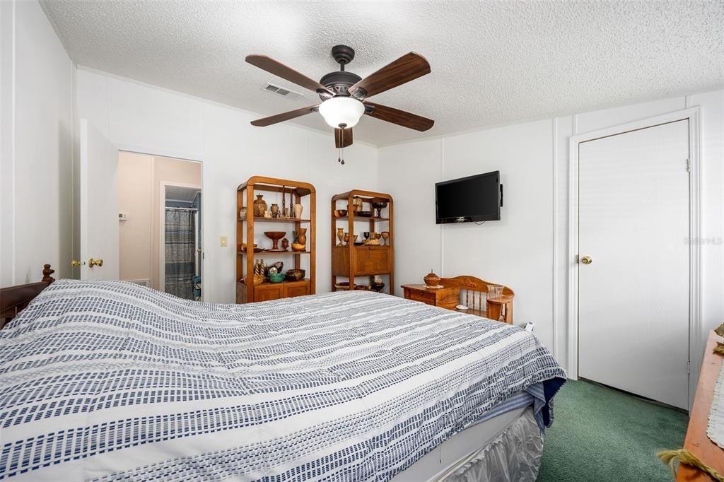 Active With Contract: $225,000 (3 beds, 2 baths, 1512 Square Feet)