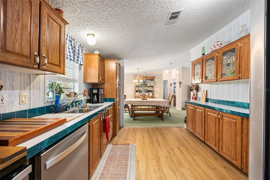 Active With Contract: $225,000 (3 beds, 2 baths, 1512 Square Feet)