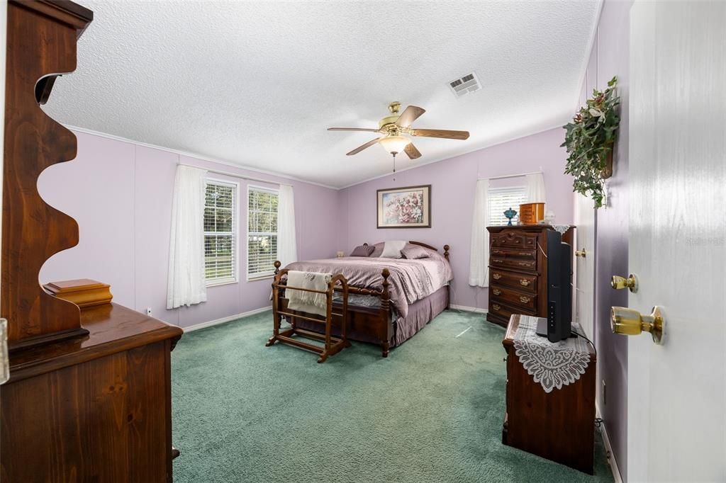 Active With Contract: $225,000 (3 beds, 2 baths, 1512 Square Feet)