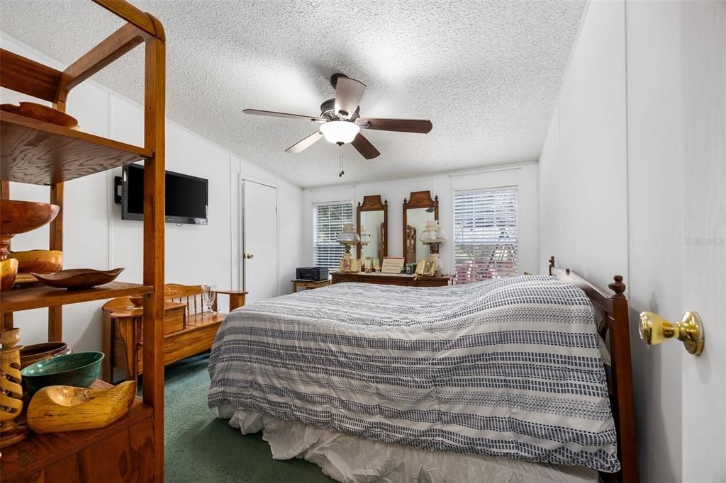 Active With Contract: $225,000 (3 beds, 2 baths, 1512 Square Feet)