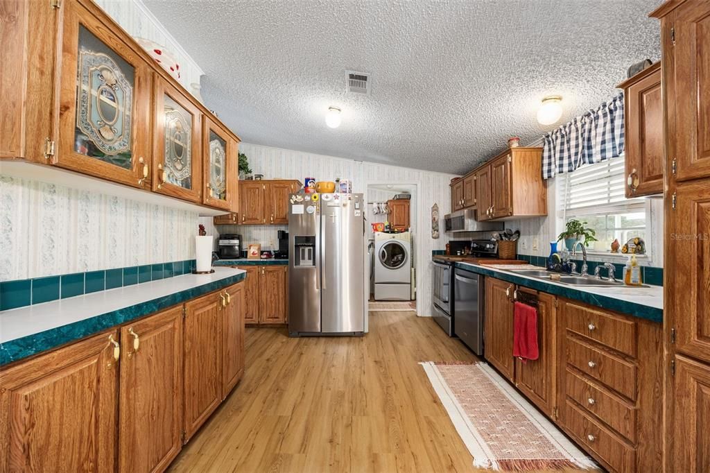 Active With Contract: $225,000 (3 beds, 2 baths, 1512 Square Feet)