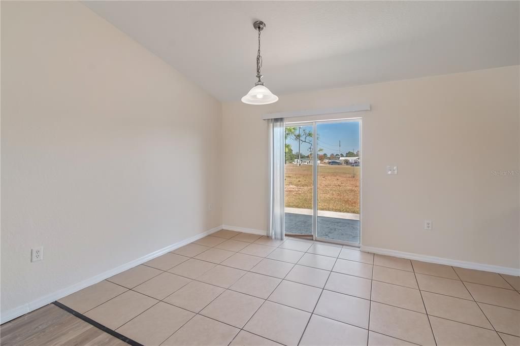 На продажу: $219,000 (3 спален, 2 ванн, 1411 Квадратных фут)