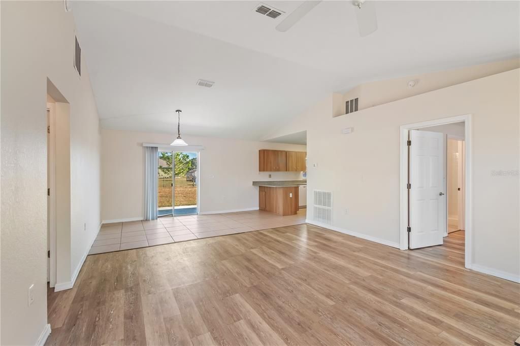 На продажу: $219,000 (3 спален, 2 ванн, 1411 Квадратных фут)