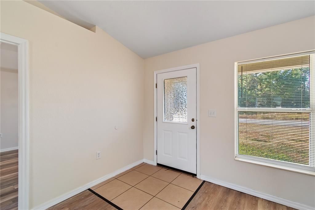 На продажу: $219,000 (3 спален, 2 ванн, 1411 Квадратных фут)