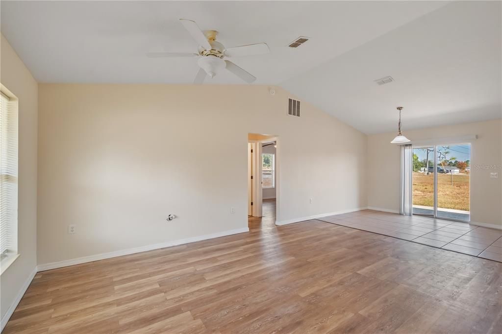 На продажу: $219,000 (3 спален, 2 ванн, 1411 Квадратных фут)