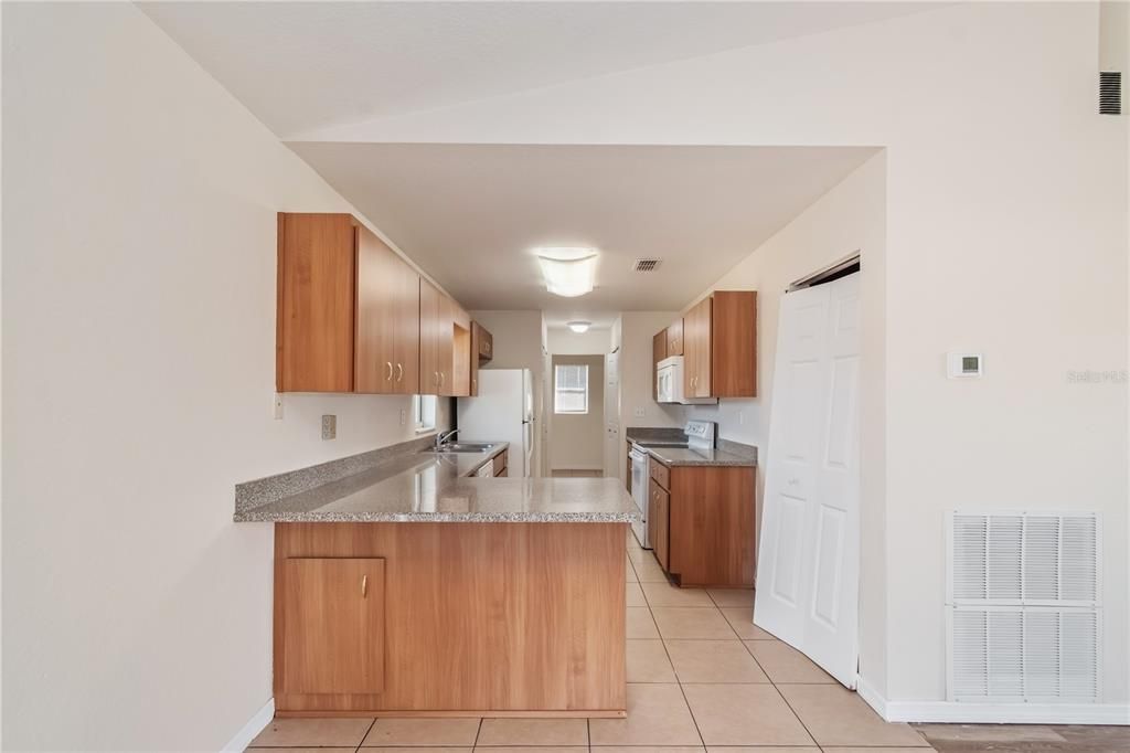 На продажу: $219,000 (3 спален, 2 ванн, 1411 Квадратных фут)