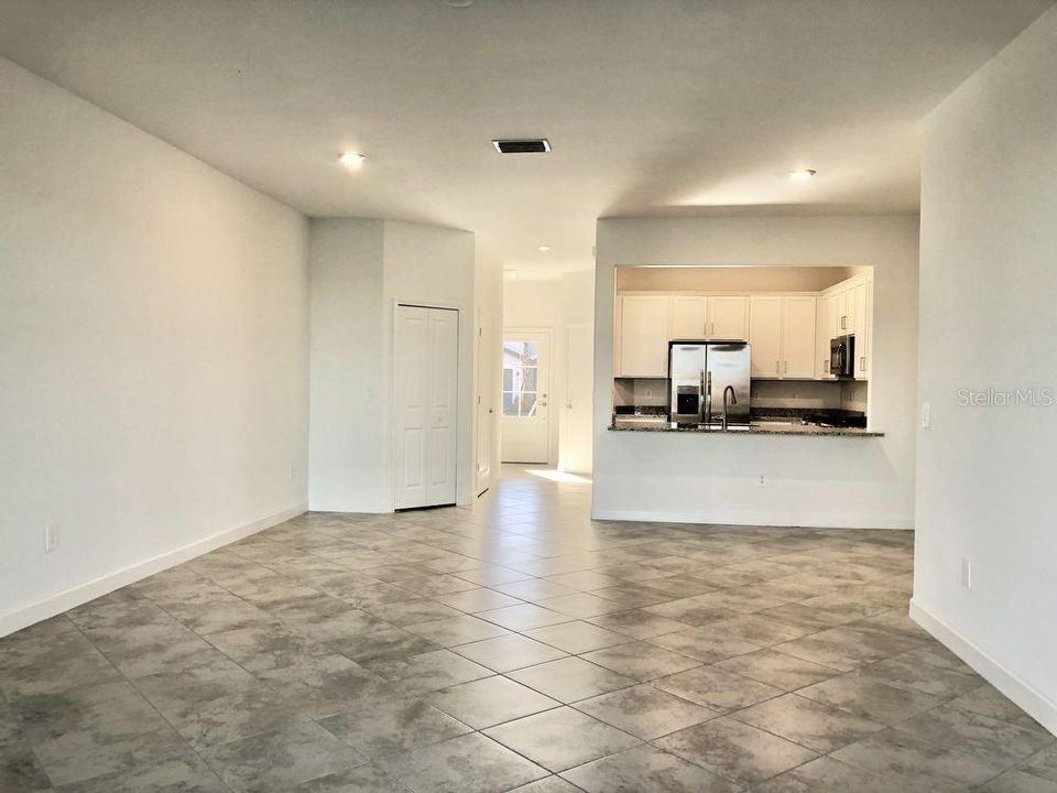 For Rent: $2,550 (3 beds, 2 baths, 1925 Square Feet)