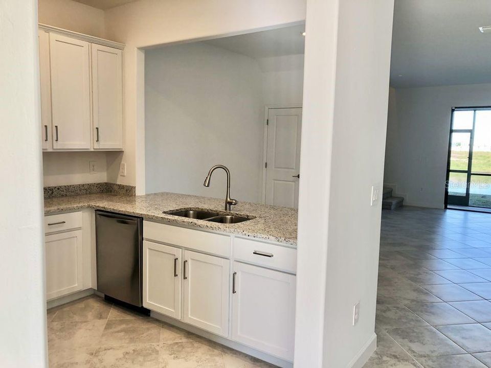 For Rent: $2,550 (3 beds, 2 baths, 1925 Square Feet)