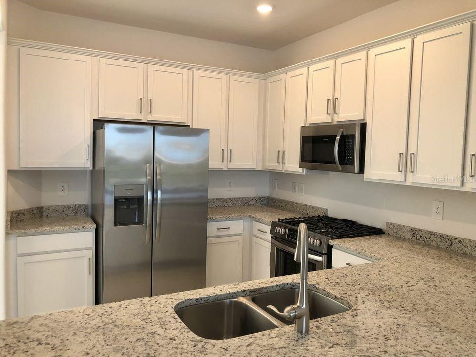 For Rent: $2,550 (3 beds, 2 baths, 1925 Square Feet)