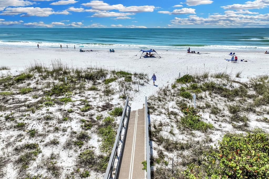 待售: $1,350,000 (2 贝兹, 2 浴室, 1326 平方英尺)