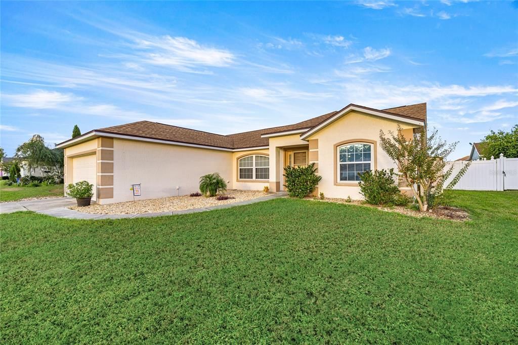 Active With Contract: $275,000 (3 beds, 2 baths, 1578 Square Feet)