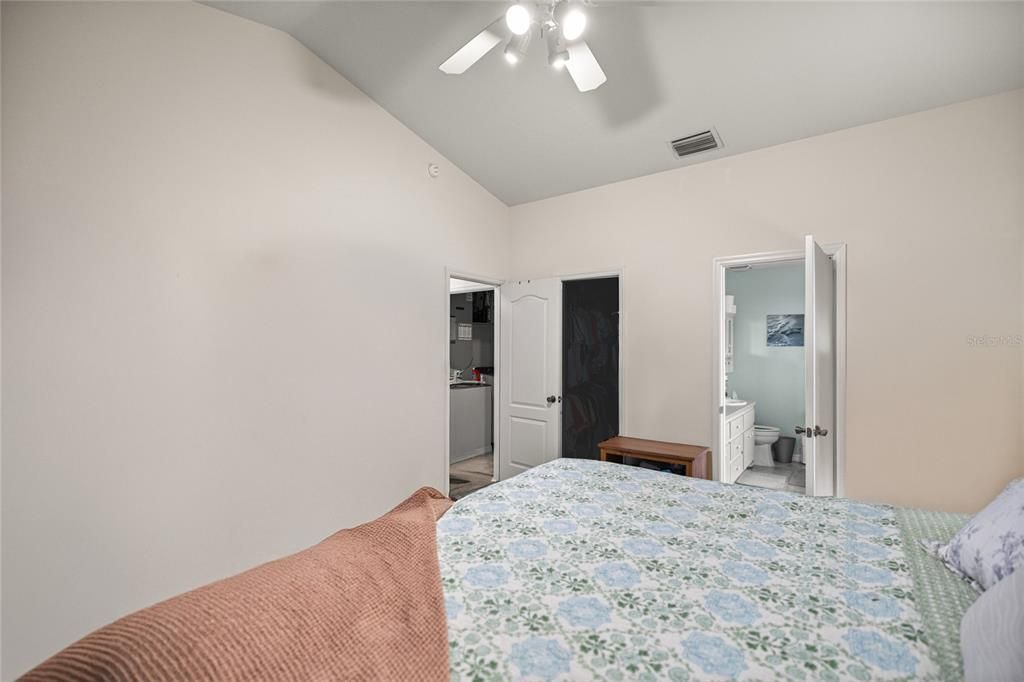 Active With Contract: $275,000 (3 beds, 2 baths, 1578 Square Feet)