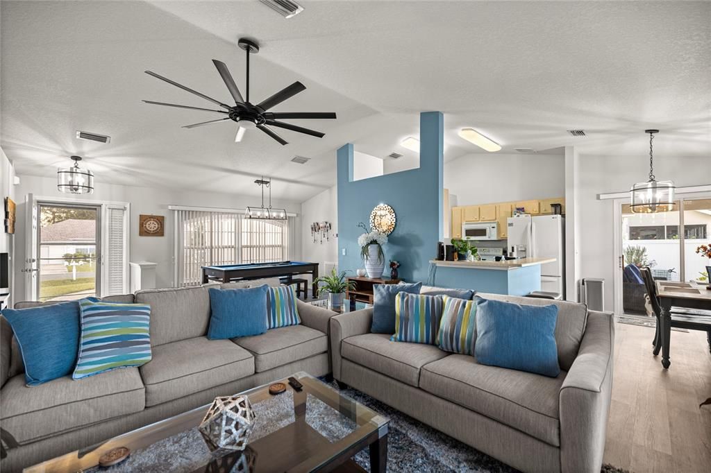 Active With Contract: $275,000 (3 beds, 2 baths, 1578 Square Feet)