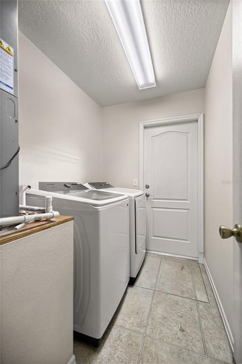 Active With Contract: $275,000 (3 beds, 2 baths, 1578 Square Feet)