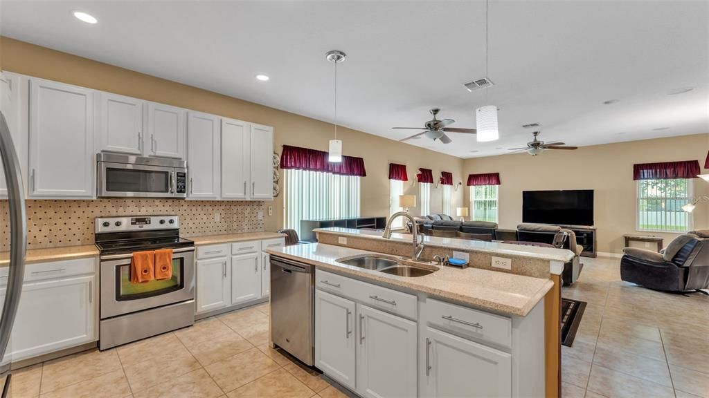 For Sale: $549,900 (5 beds, 3 baths, 3122 Square Feet)