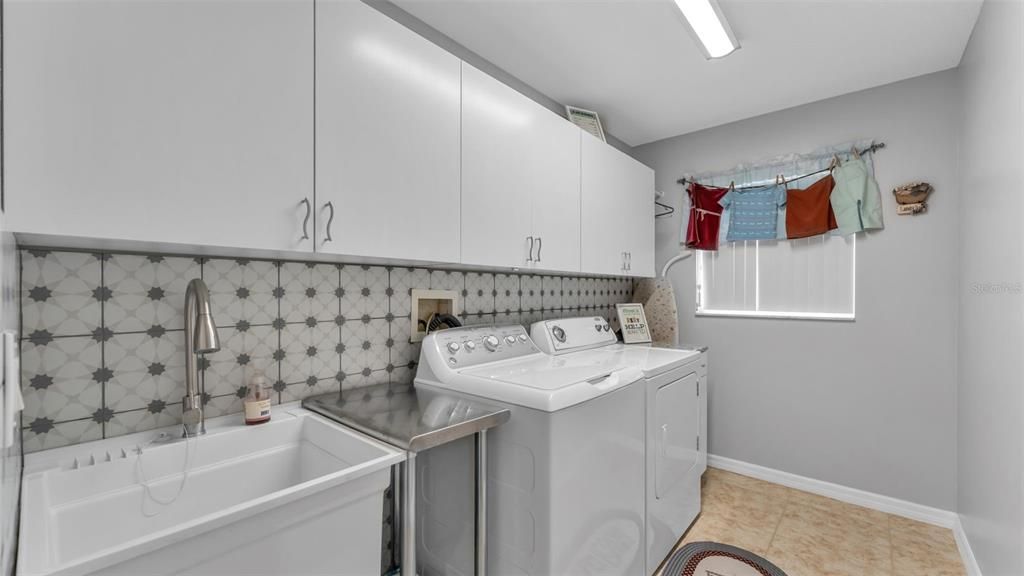 For Sale: $549,900 (5 beds, 3 baths, 3122 Square Feet)