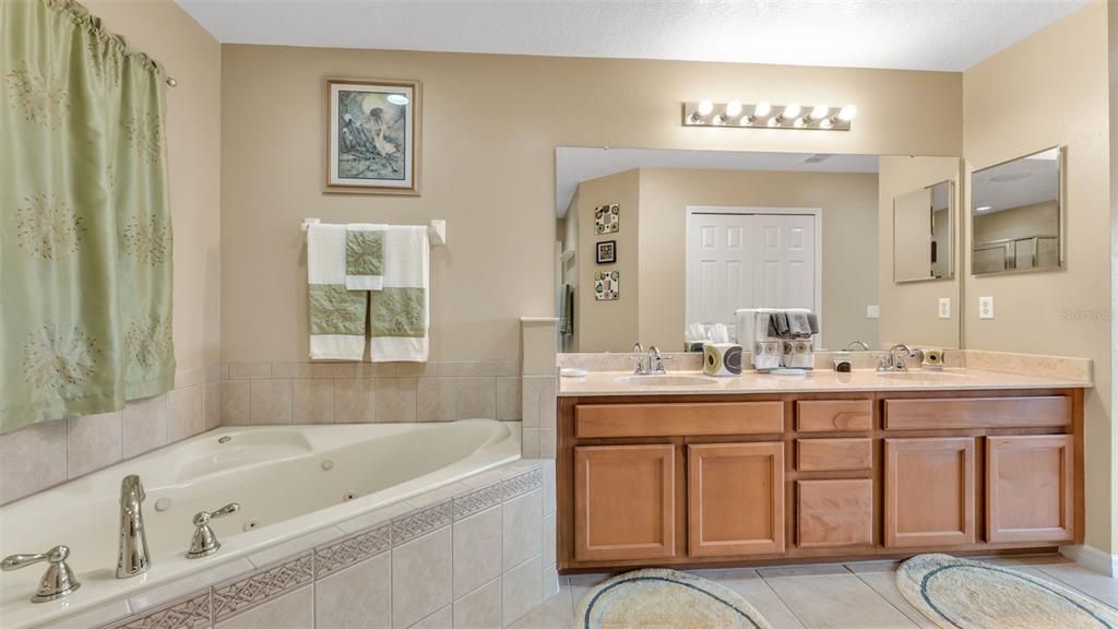 For Sale: $549,900 (5 beds, 3 baths, 3122 Square Feet)