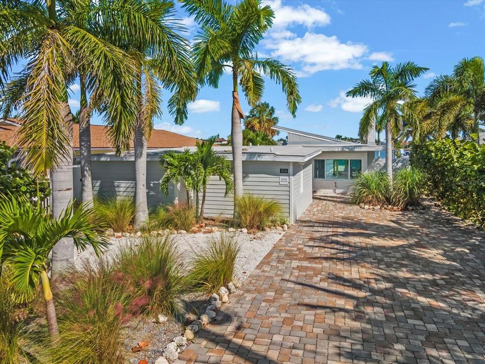 合同活跃: $1,450,000 (3 贝兹, 2 浴室, 1607 平方英尺)