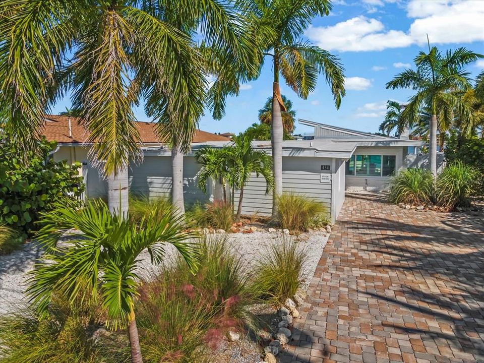 合同活跃: $1,450,000 (3 贝兹, 2 浴室, 1607 平方英尺)