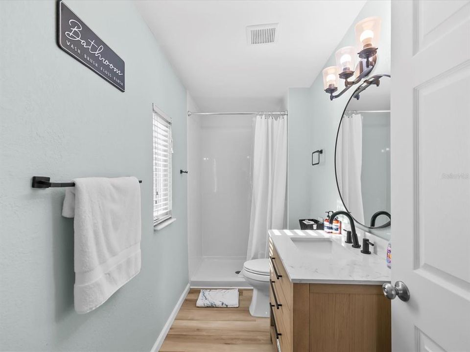 合同活跃: $1,450,000 (3 贝兹, 2 浴室, 1607 平方英尺)