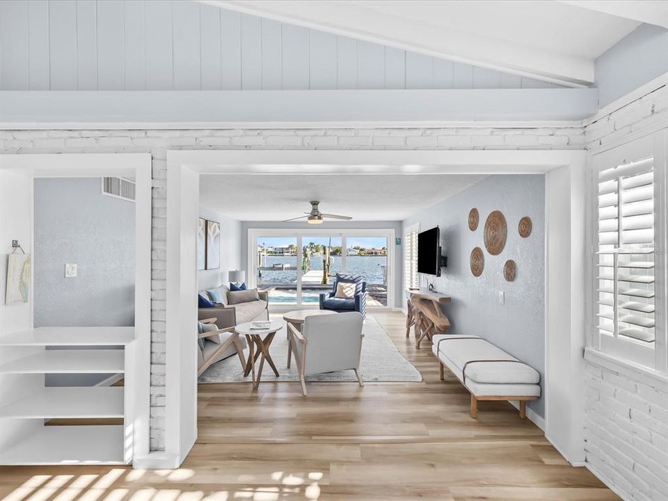 合同活跃: $1,450,000 (3 贝兹, 2 浴室, 1607 平方英尺)