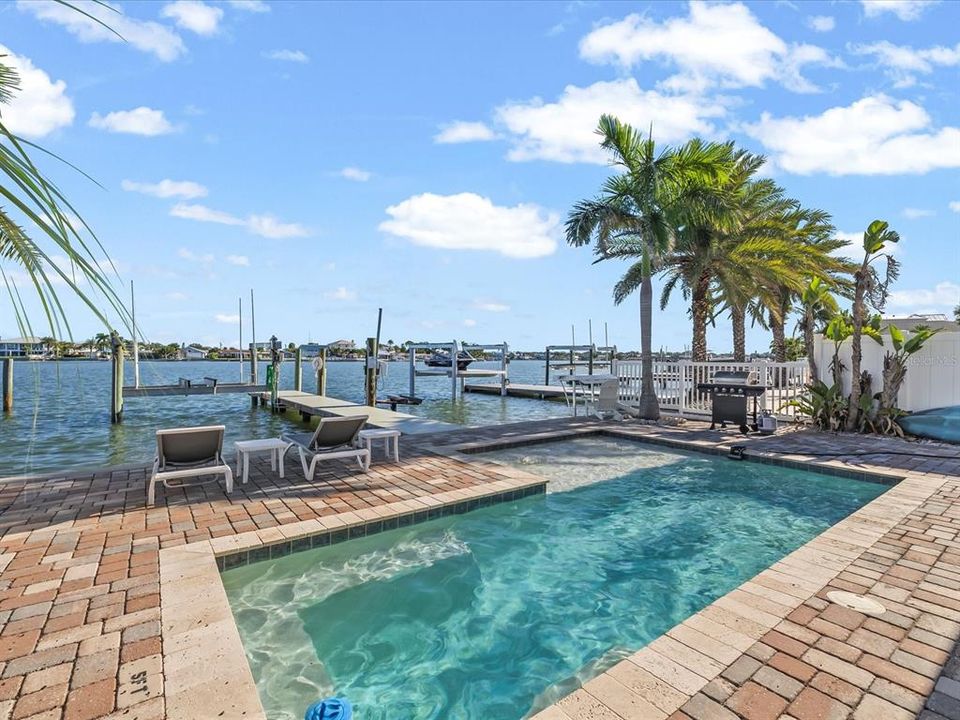 合同活跃: $1,450,000 (3 贝兹, 2 浴室, 1607 平方英尺)