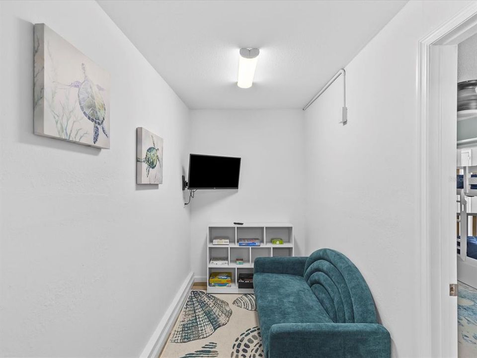 合同活跃: $1,450,000 (3 贝兹, 2 浴室, 1607 平方英尺)